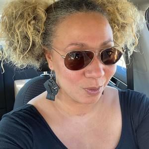 Meet your Posher, Dana